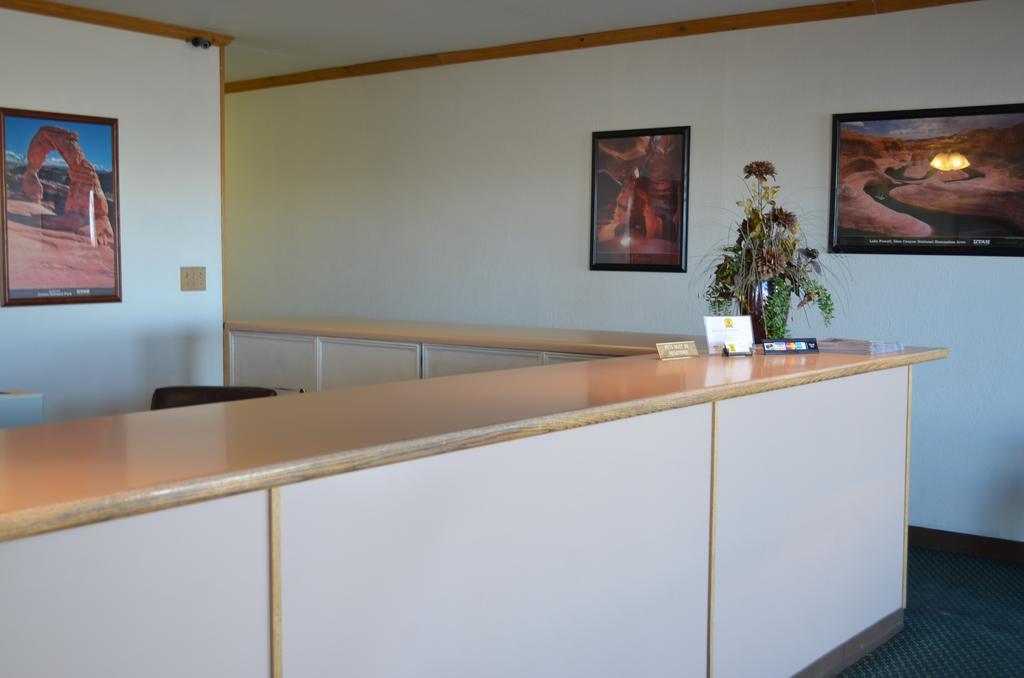 National 9 Inn Wellington Extérieur photo